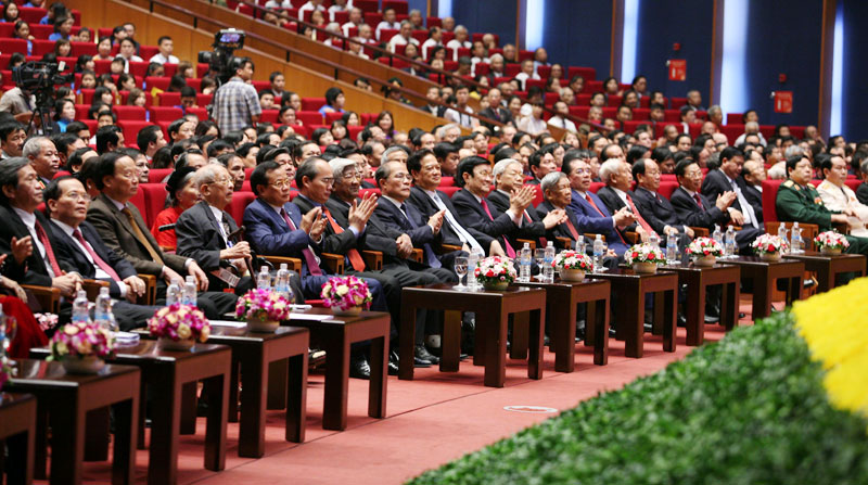 Các đồng chí lãnh đạo Đảng, Nhà nước, TP Hà Nội dự lễ kỷ niệm.